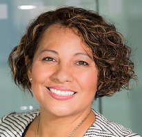 Claire Ashford, compliance hoofd bij een financiële instelling, headshot